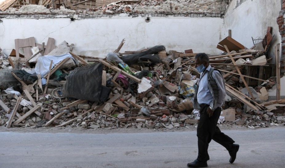 Σεισμός στη Σάμο: Τουλάχιστον 300 κτήρια κρίθηκαν μη κατοικήσιμα