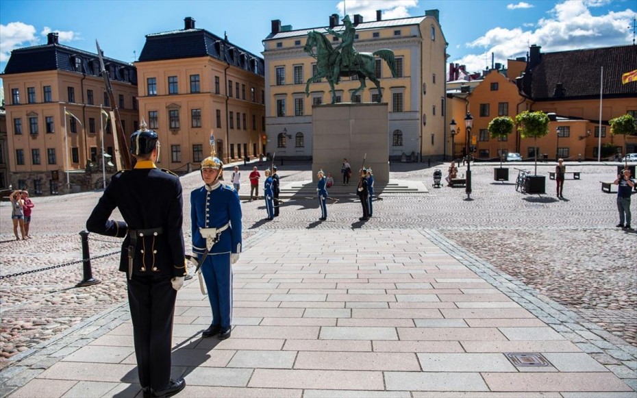 Σουηδία: Lockdown στις συναθροίσεις άνω των 8 ατόμων