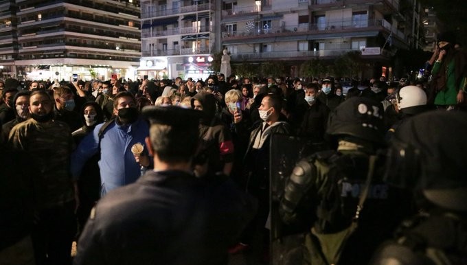 Θεσσαλονίκη: Σοβαρά επεισόδια με χημικά σε διαδήλωση κατά του lockdown