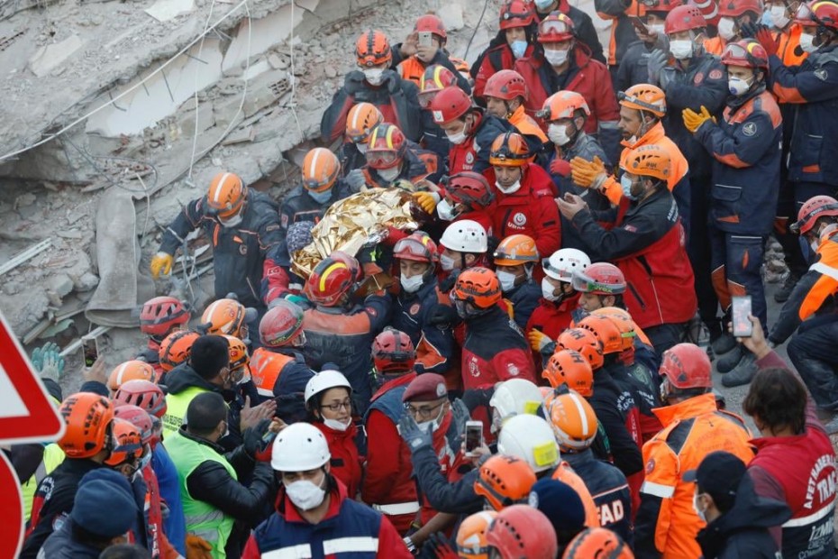 Τουλάχιστον 79 οι νεκροί από το σεισμό στη Σμύρνη της Τουρκίας