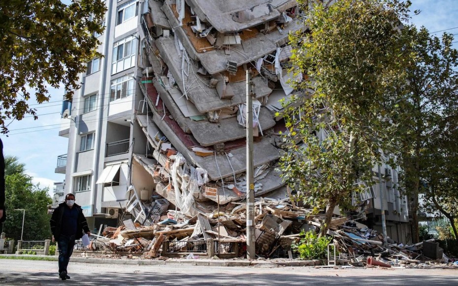 Στους 114 ο τελικός απολογισμός των νεκρών από το σεισμό στη Σμύρνη της Τουρκίας