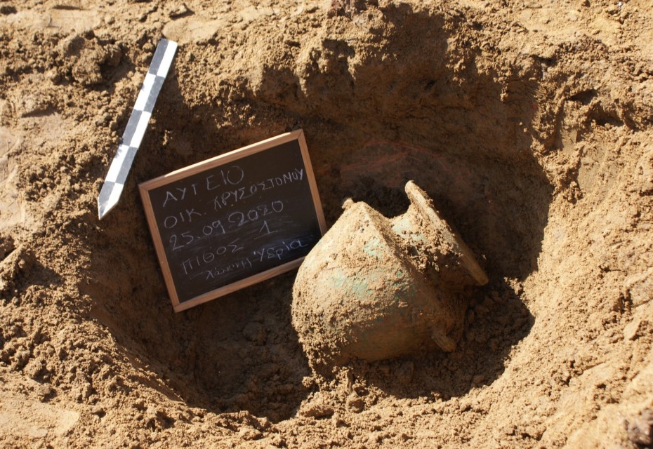 Ηλεία: Ανακαλύφθηκαν τάφοι 4ου-2ου αιώνα - Τμήμα της νεκρόπολης αρχαίας Ήλιδος