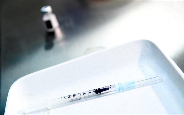 ΕΟΔΥ: 26 ερωτήσεις και απαντήσεις σχετικά με τον εμβολιασμό για τον κορονοϊό