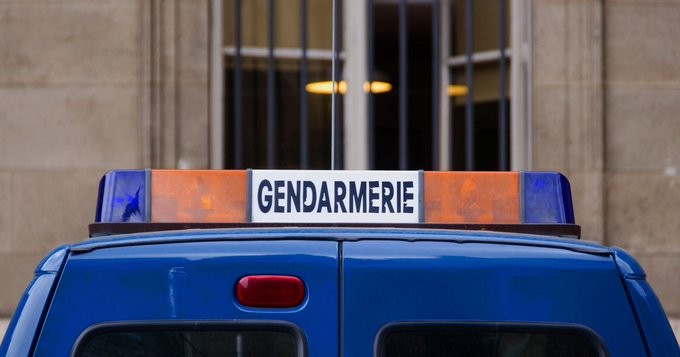 Τουλάχιστον 3 αστυνομικοί νεκροί από πυροβολισμούς στη Γαλλία
