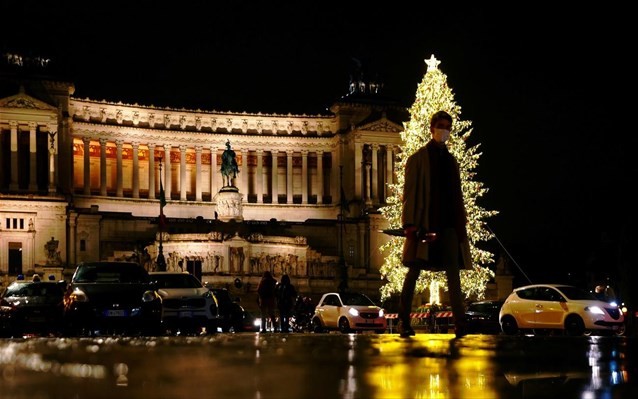 Η Ιταλία εξετάζει αυστηρότερα μέτρα την περίοδο των Χριστουγέννων