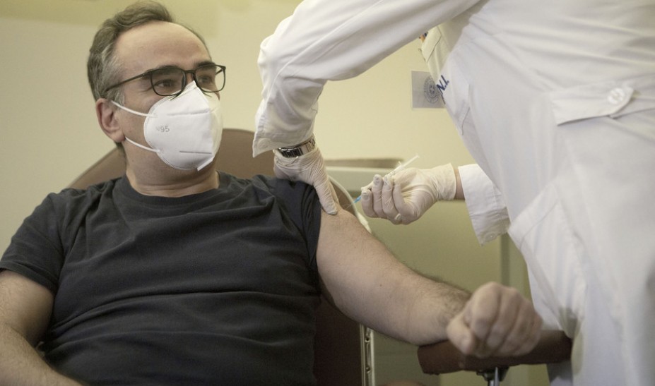 Με τον Κοντοζαμάνη ξεκίνησε ο εμβολιασμός κατά του κορονοϊού στα Ιωάννινα