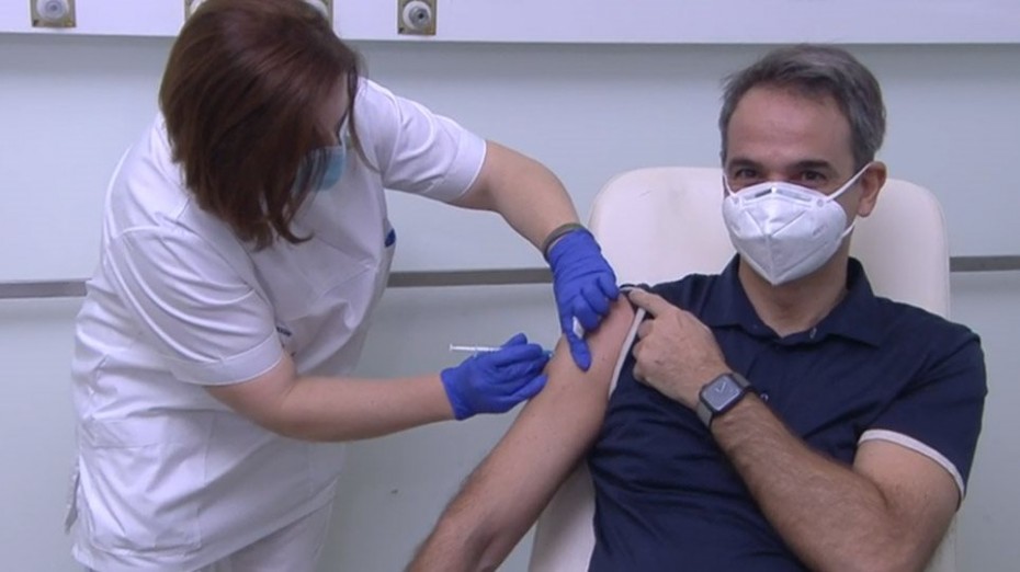 Εμβολιάστηκε κατά του κορονοϊού ο Μητσοτάκης: Σήμερα όλοι γελάμε κάτω από τις μάσκες μας