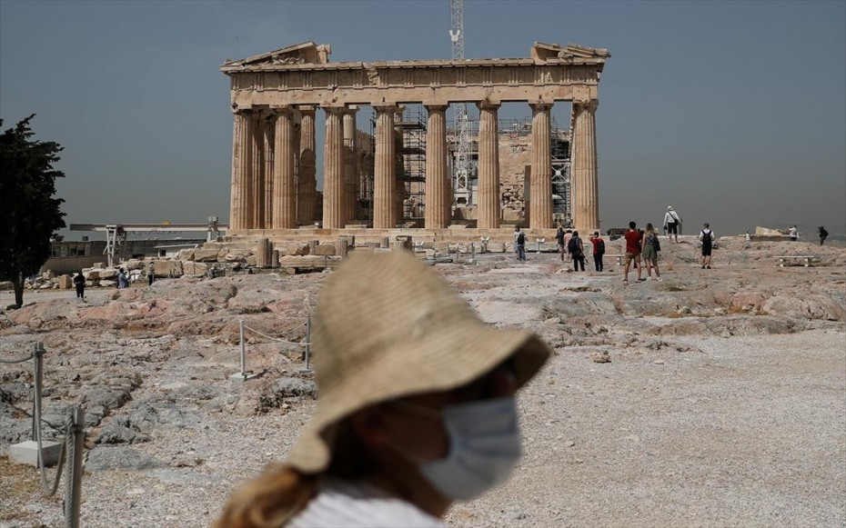 Στα 15 δισ. ευρώ οι τουριστικές απώλειες στην Ελλάδα το 2020, σύμφωνα με την ΕΤΕ