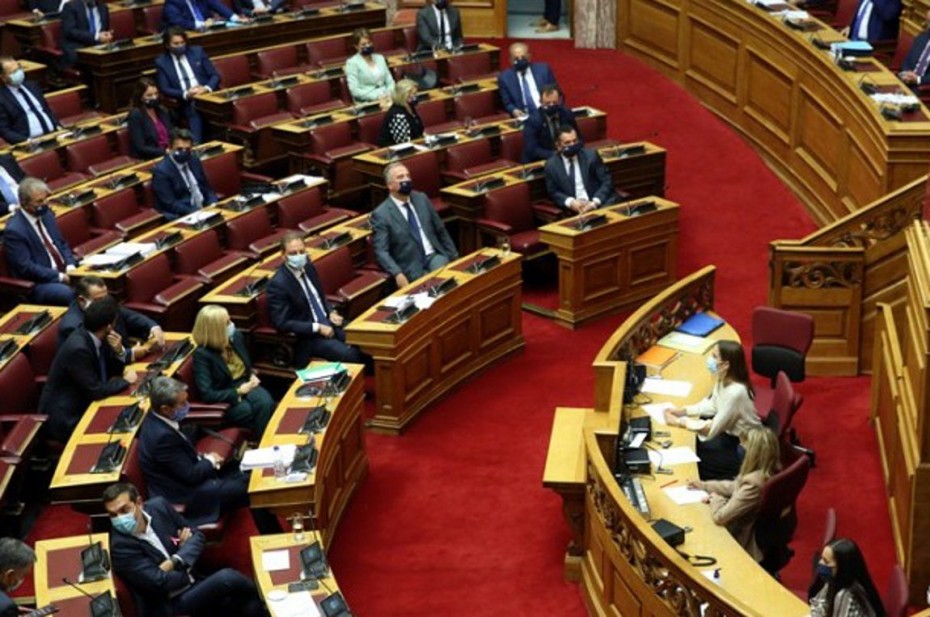 Συνεχίζεται η κόντρα στη Βουλή για τον προϋπολογισμό του 2021