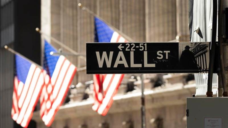 Άνοδος στη Wall Street την Πέμπτη, μετά τα αμερικανικά μάκρο