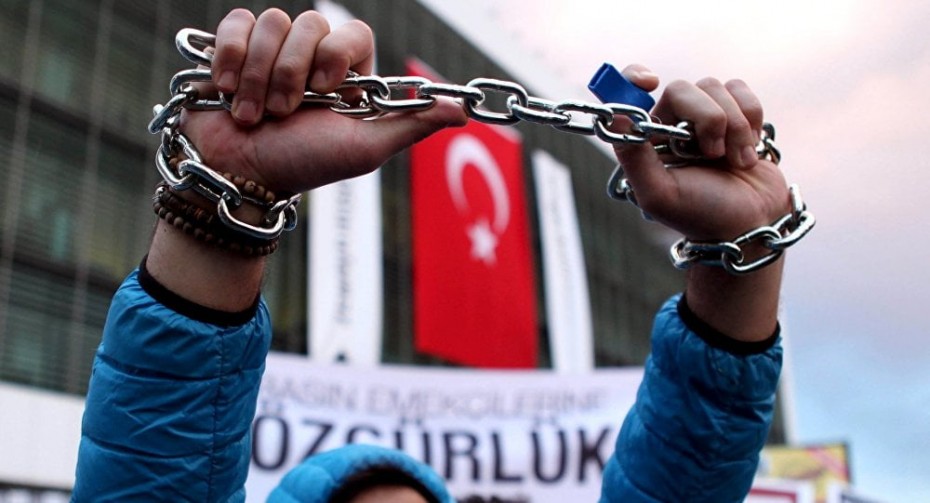 Κομισιόν: «Ανησυχητικές» οι εξελίξεις σχετικά με τα ανθρώπινα δικαιώματα στην Τουρκία