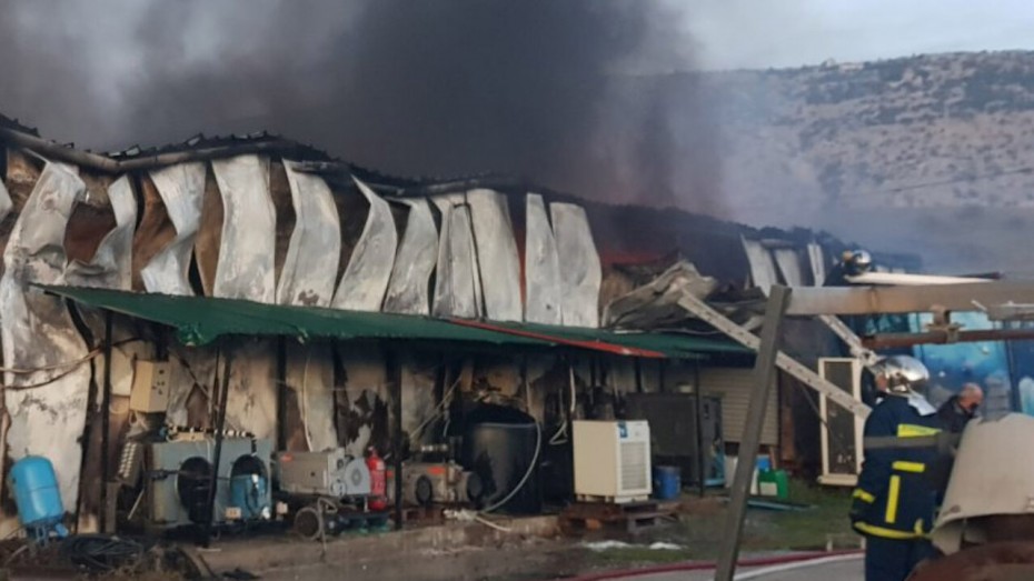Ολοσχερώς καταστράφηκε το εργοστάσιο της Υφαντής στα Τρίκαλα