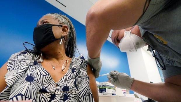 Βρετανία: Στους 200.000 οι εμβολιασμοί για τον κορονοϊό ανά ημέρα