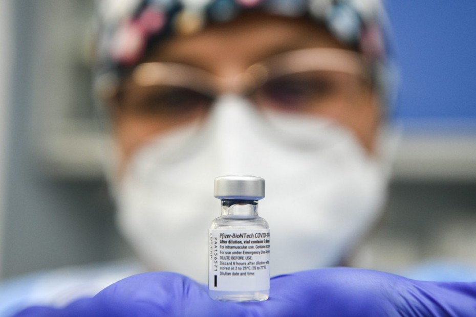 Στο επίκεντρο των ειδικών «αλχημείες» για τα εμβόλια κατά του κορονοϊού