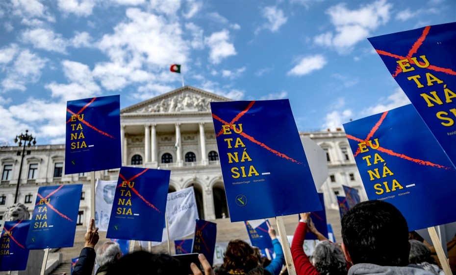 Πορτογαλία: Υπερψηφίστηκε η νομιμοποίηση της ευθανασίας