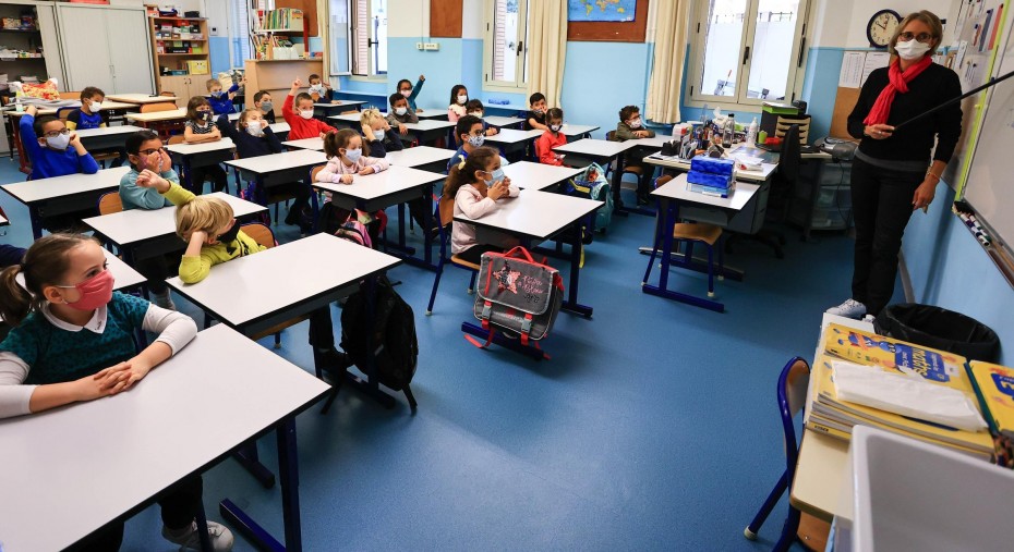 Γαλλία: «Όχι» στο κλείσιμο των σχολείων παρά το μεταλλαγμένο στέλεχος κορονοϊού