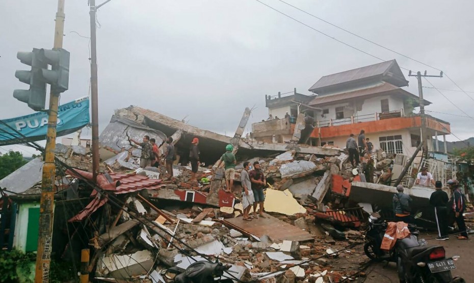 Ισχυρός σεισμός στην Ινδονησία με τουλάχιστον 26 νεκρούς