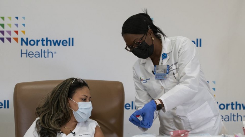 Οι Αμερικανοί τονίζουν τους κινδύνους από τις «αλχημείες» για το εμβόλιο του κορονοϊού