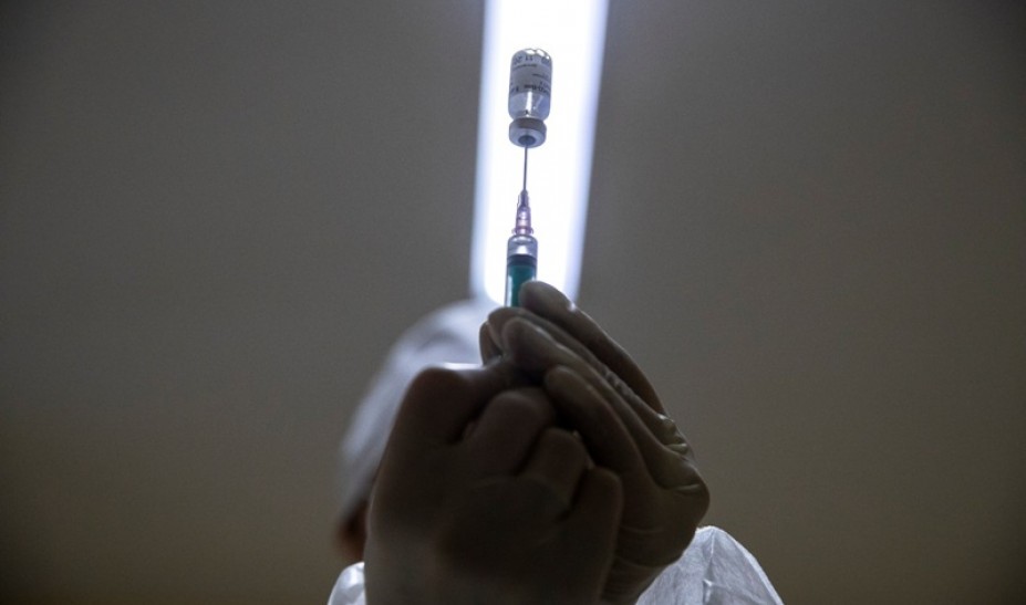 Έρευνα: Οι μεταλλάξεις του κορονοϊού ίσως κάνουν το εμβόλιο ετήσιο
