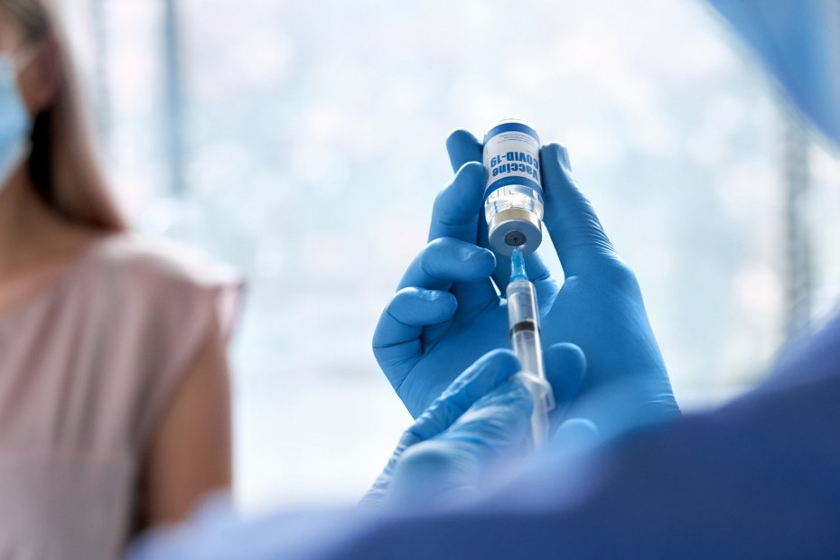 Μόσιαλος: Ασφαλές το εμβόλιο του κορονοϊού για τους ασθενείς με σκλήρυνση κατά πλάκας