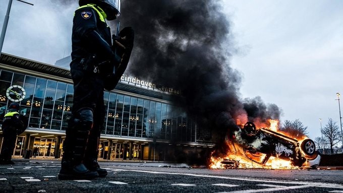 Πάνω από 200 συλλήψεις στην Ολλανδία σε διαδηλώσεις κατά των μέτρων για τον κορονοϊό