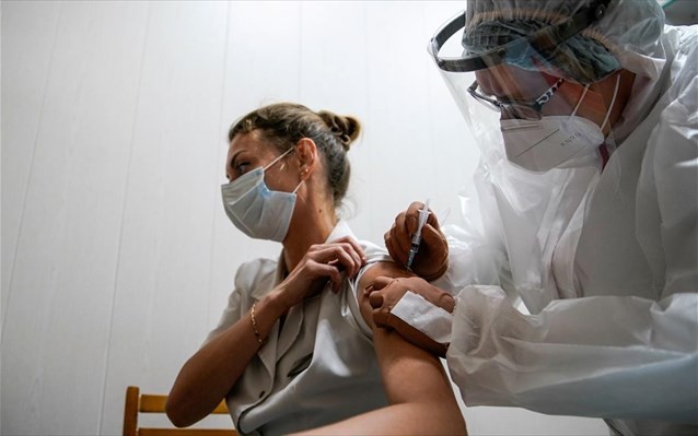 Από τη Δευτέρα ξεκινά ο μαζικός εμβολιασμός για τον κορονοϊό στη Ρωσία