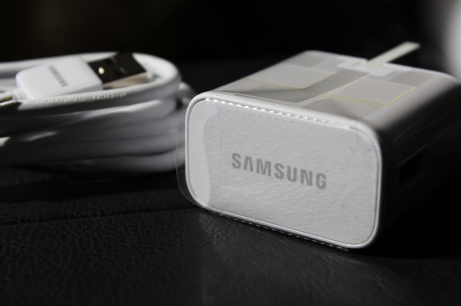 Samsung: Χωρίς φορτιστή και ακουστικά οι νέες συσκευές