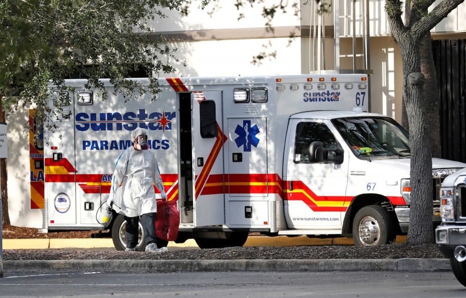 ΗΠΑ: Νέο ρεκόρ κρουσμάτων - θανάτων και... ουρές στα νοσοκομεία