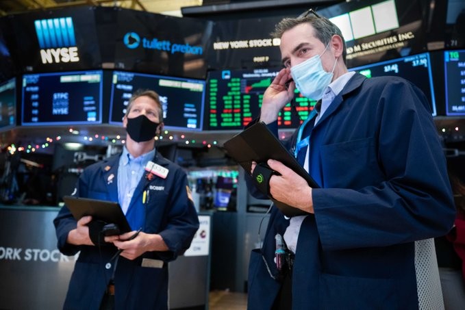 Η Wall Street αψηφά την ένταση στις ΗΠΑ για την Πέμπτη