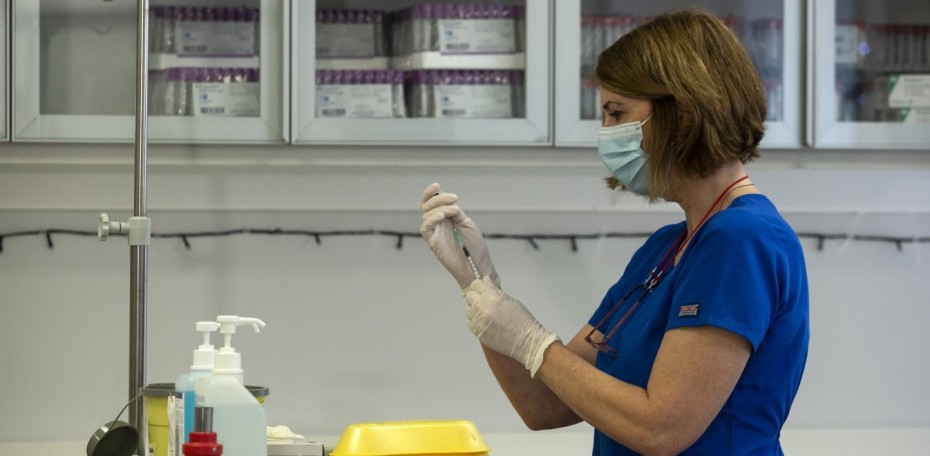 Κορονοϊός: Ξεκινά σήμερα ο εμβολιασμός των υγειονομικών στα νοσοκομεία