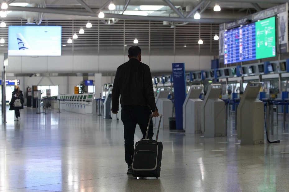 Βουτιά σε χαμηλό 30ετίας για την κίνηση στα ελληνικά αεροδρόμια το 2020
