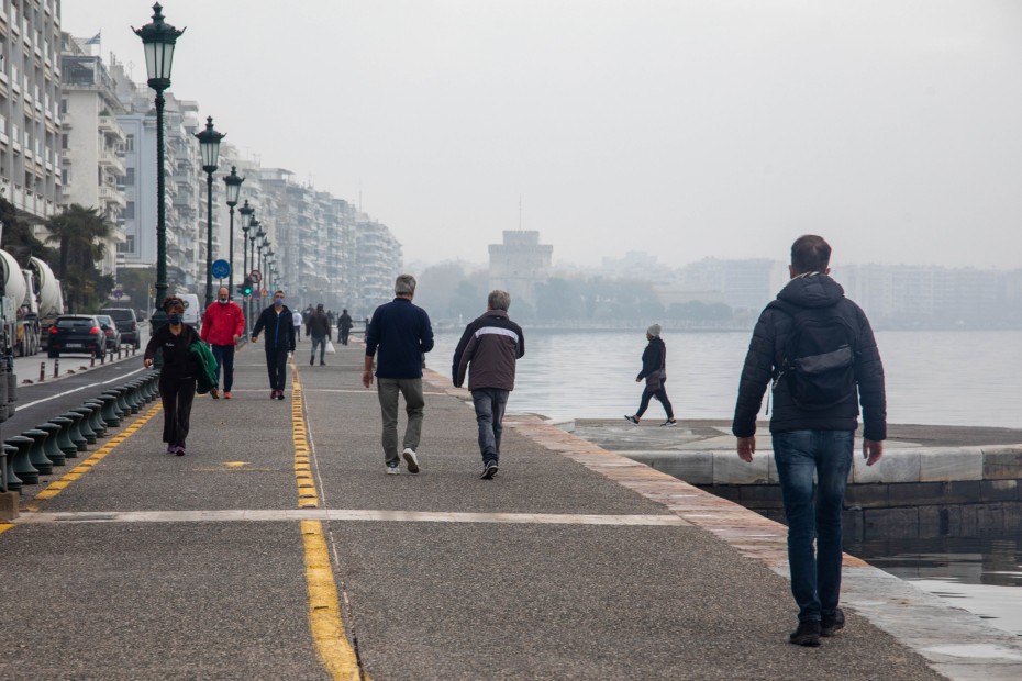 Θεσσαλονίκη: Εξακολουθεί η αυξητική τάση του ιικού φορτίου