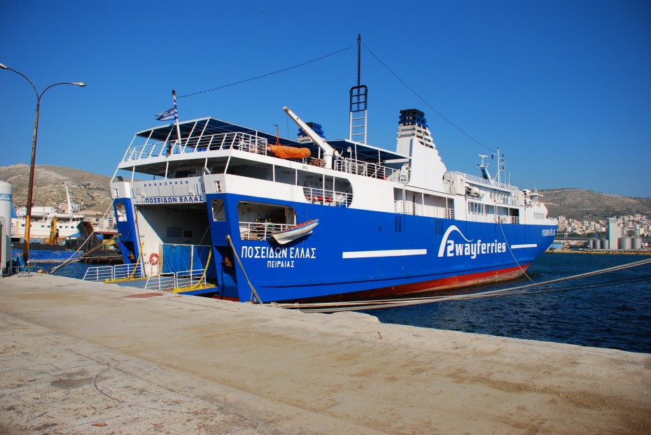 «Ποσειδών Ελλάς»: Μηχανική βλάβη στο λιμάνι του Πειραιά