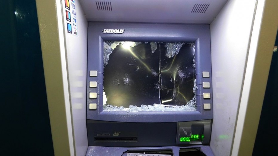 Ανατίναξαν ATM τράπεζας στη Λάρισα