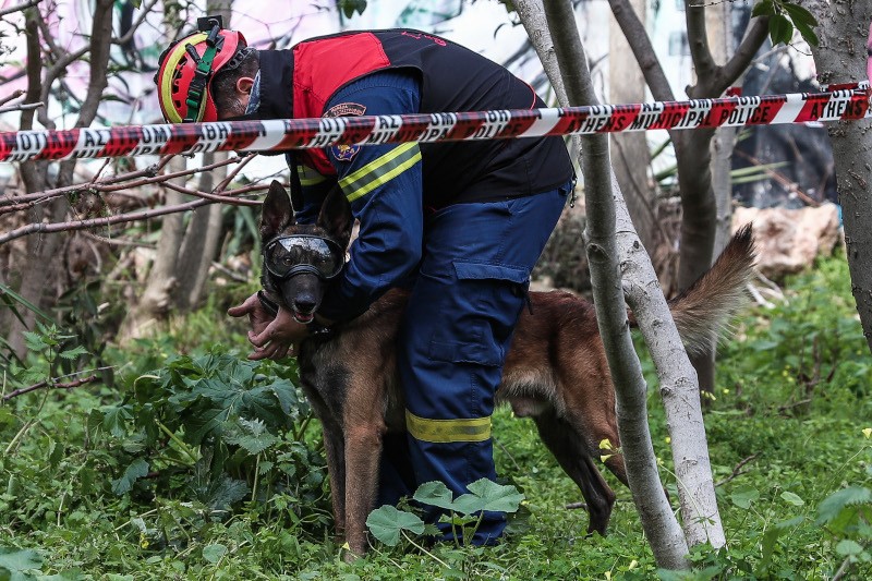 Άνω Πατήσια: Κατάρρευση κτιρίου  - Στο σημείο επιχειρεί η πυροσβεστική με διασωστικό σκύλο