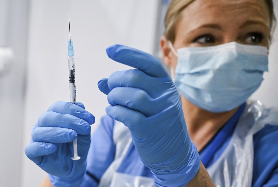 Βρετανία: Κατά 70% μειώθηκαν οι μολύνσεις στο ιατρονοσηλευτικό προσωπικό μετά τον εμβολιασμό