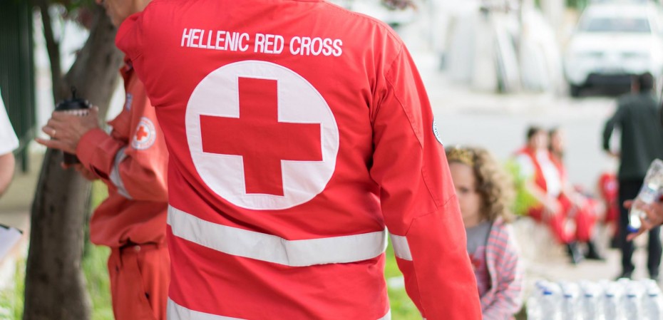 Μεταφορά ευάλωτων πολιτών στα εμβολιαστικά κέντρα από τον Ερυθρό Σταυρό λόγω «Μήδειας»