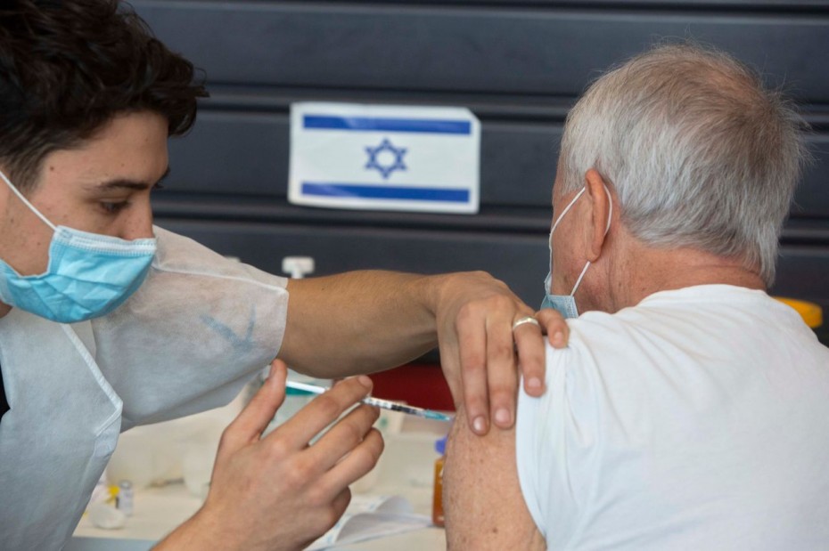 Ειδικά προνόμια και «ελεύθερη είσοδος» στους Ισραηλινούς που εμβολιάστηκαν κατά του Covid-19