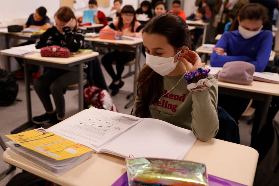 Γαλλία: «Όχι» στις υφασμάτινες μάσκες στα σχολεία - Υποχρεωτικές οι χειρουργικές