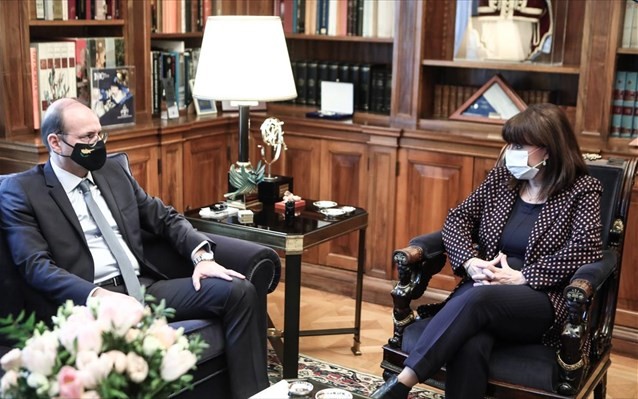 Συνάντηση Σακελλαροπούλου με τον υπουργό Άμυνας της Κύπρου