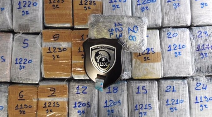 Κατάσχεση 34 κιλών κοκαΐνης στον Πειραιά από το ΣΔΟΕ