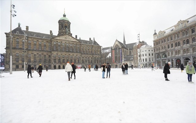 Σημαντικά προβλήματα σε Ολλανδία και Γερμανία από τη χιονοθύελλα Ντάρσι