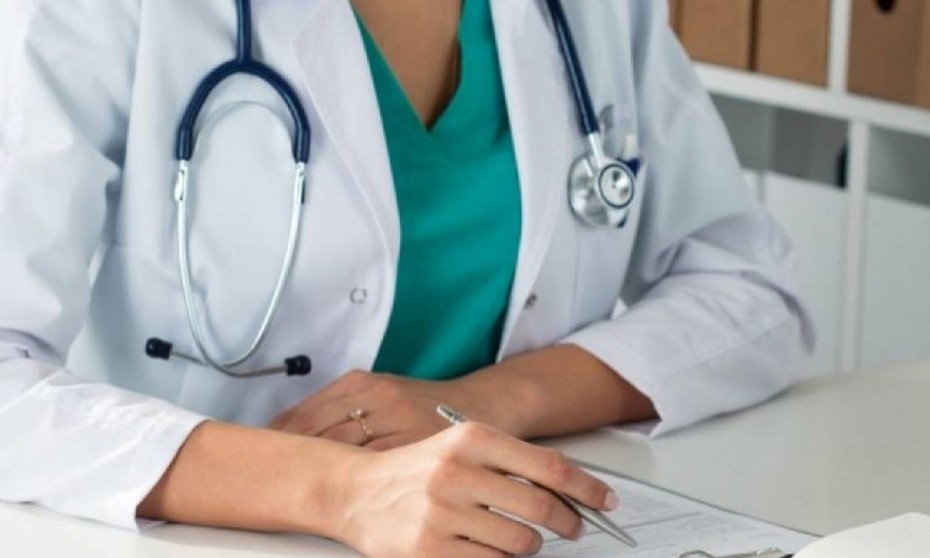 Νέα έκκληση του υπουργείου Υγείας σε ιδιώτες γιατρούς για στήριξη του ΕΣΥ 