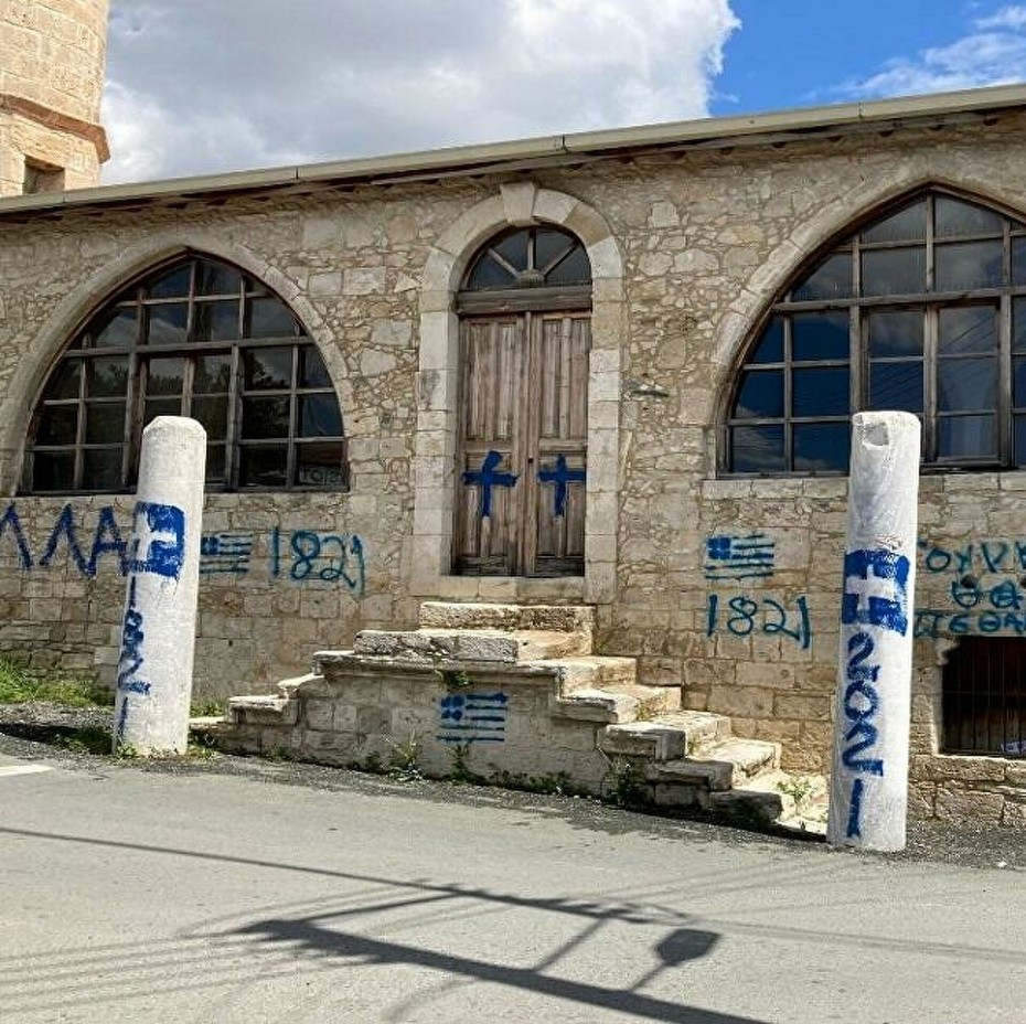 Κύπρος: «Εορτασμός» της 25ης Μαρτίου με συνθήματα και μπογιές σε τζαμί