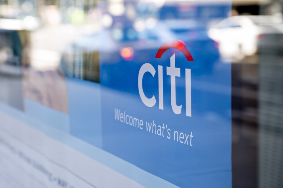 Citigroup: Ανεβάζει τον «πήχη» για την ανάπτυξη, «βλέπει» βελτίωση των spreads