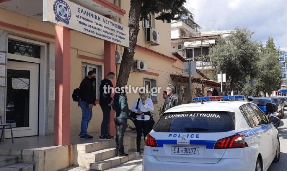 Θεσσαλονίκη: Μήνυση μητέρας σε διευθυντή σχολείου - Μαθητής αρνήθηκε να κάνει self test