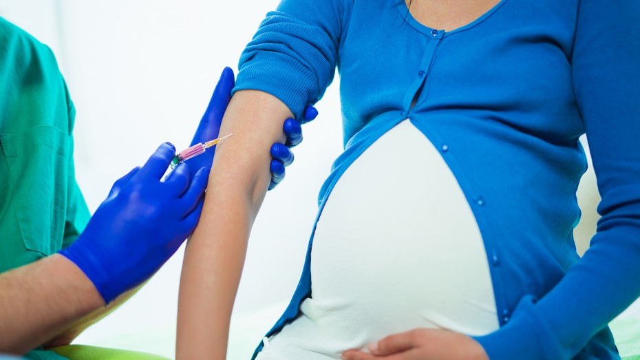 Βρετανία: «Στοπ» στον εμβολιασμό των εγκύων με AstraZeneca