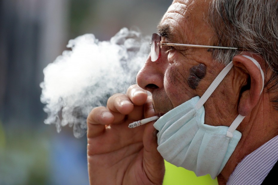Έρευνα: Καπνίζουν περισσότερο οι Έλληνες κατά την περίοδο της πανδημίας 