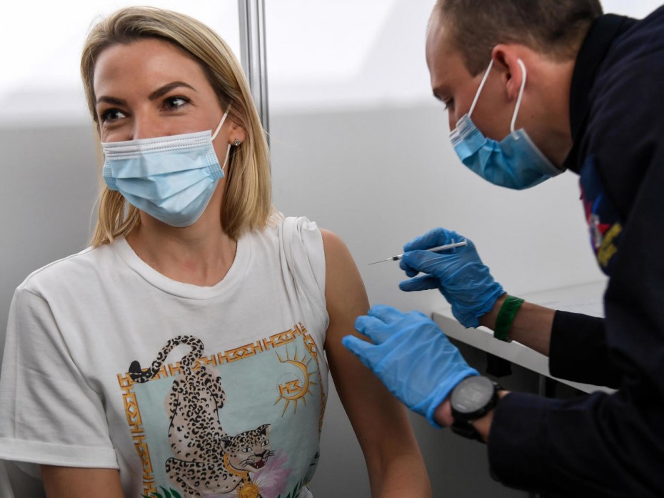 Γαλλία: Προτάσεις για δυσφήμιση του εμβολίου Pfizer έναντι αμοιβής καταγγέλλουν infuencers και sites