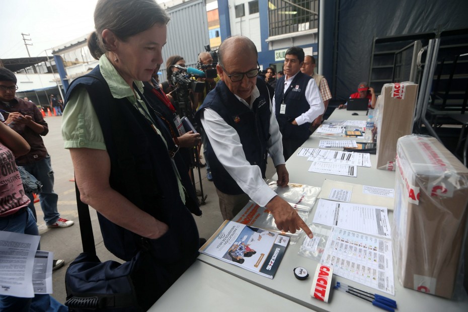 Εκλογές Περού: Μάχη «στήθος με στήθος» για Καστίγιο και Φουχιμόρι